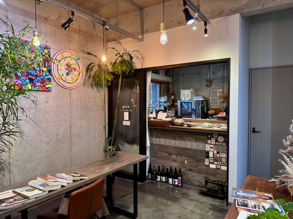 「give（ギブ）」店内