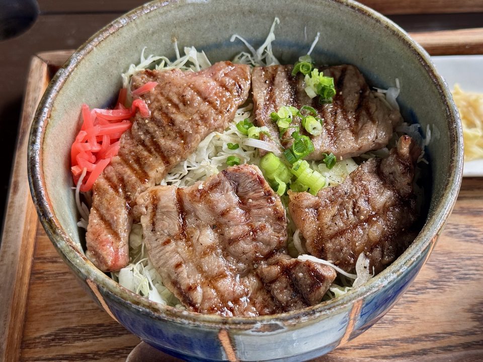 「農家レストラン べべんこ」おおいた和牛焼肉丼