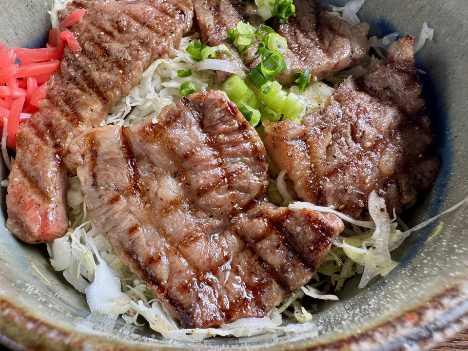 「農家レストラン べべんこ」おおいた和牛焼肉丼