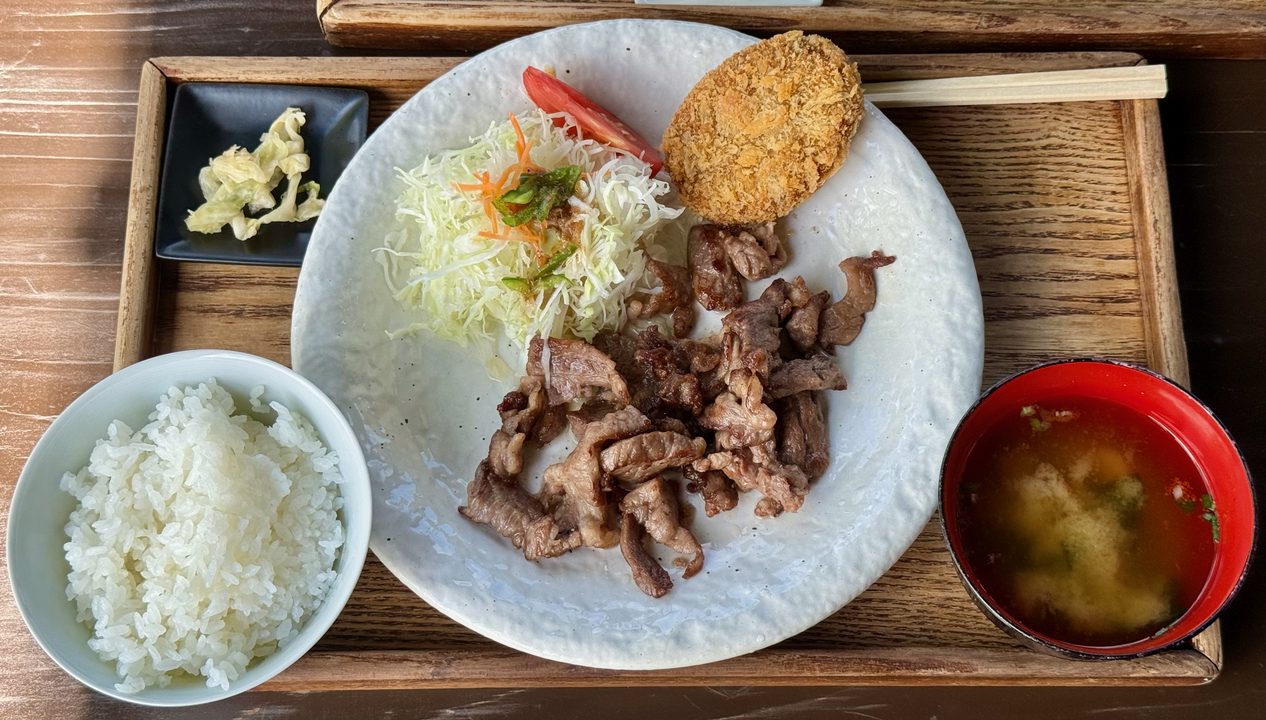 「農家レストラン べべんこ」豊後牛切り落とし定食