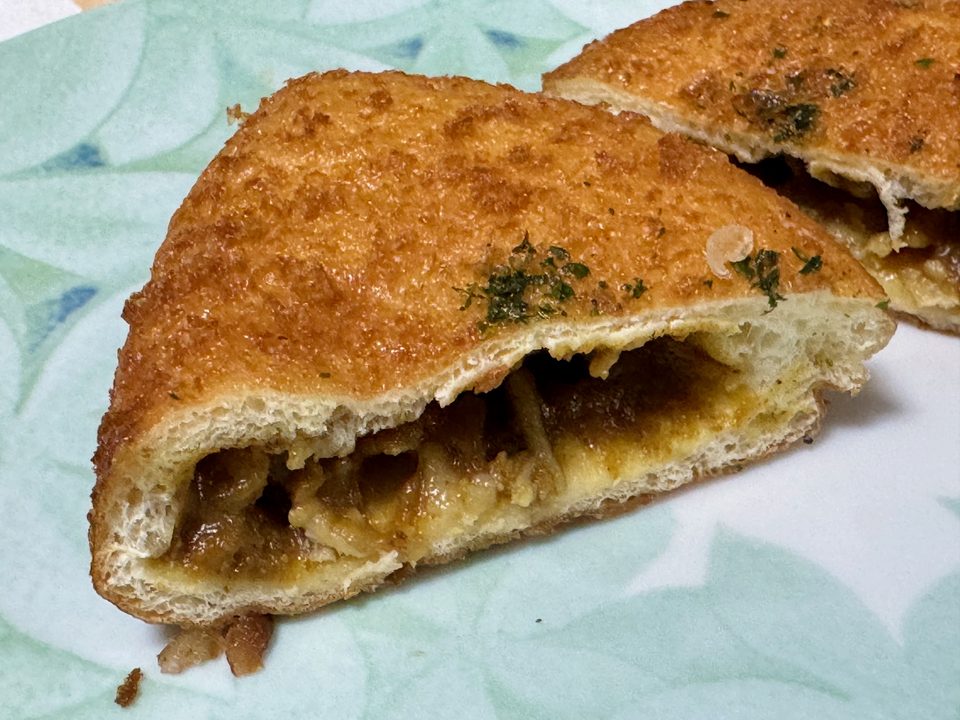 「白いぶらんこ」カレーパン