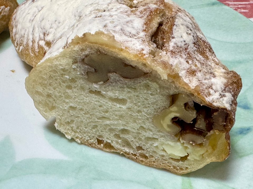 「白いぶらんこ」くるみチーズ