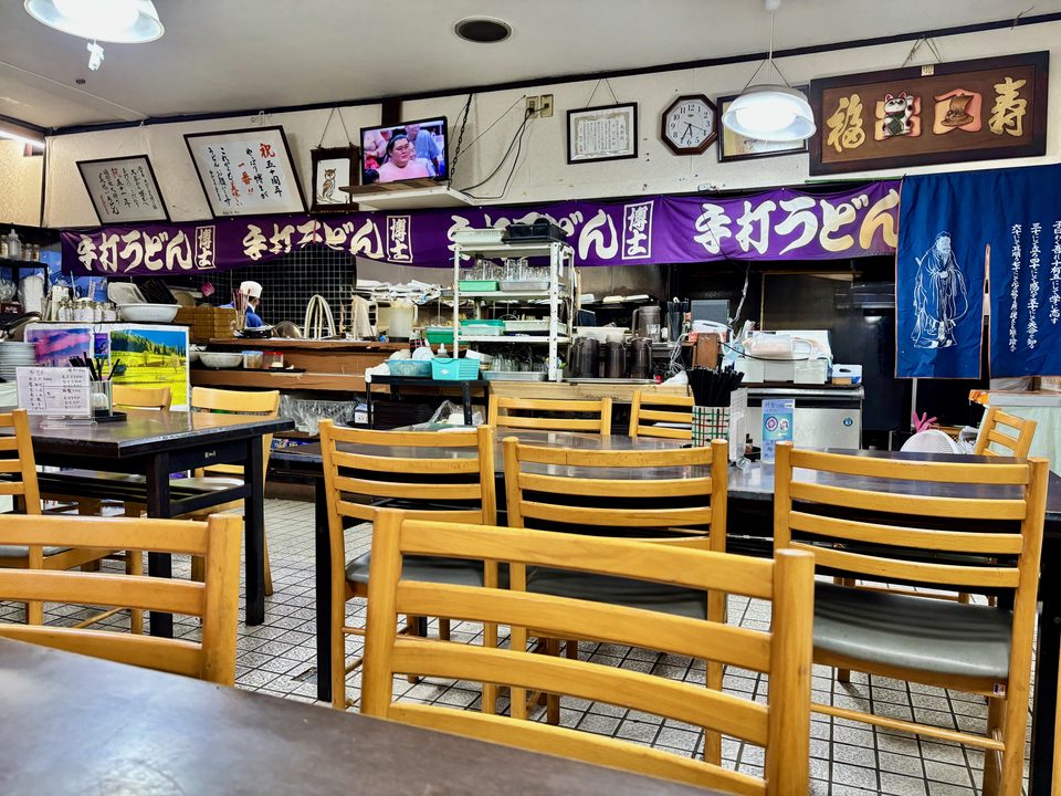 「総本家手打ちうどん博士」店内