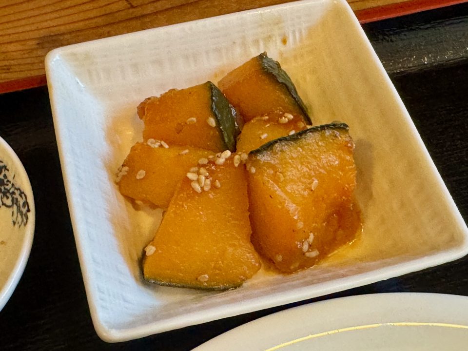 「おいしい一品 和」日替わり定食（梅しそチキンカツ）