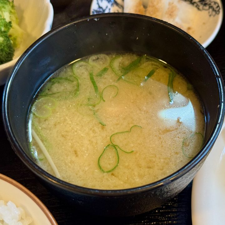 「おいしい一品 和」日替わり定食（梅しそチキンカツ）