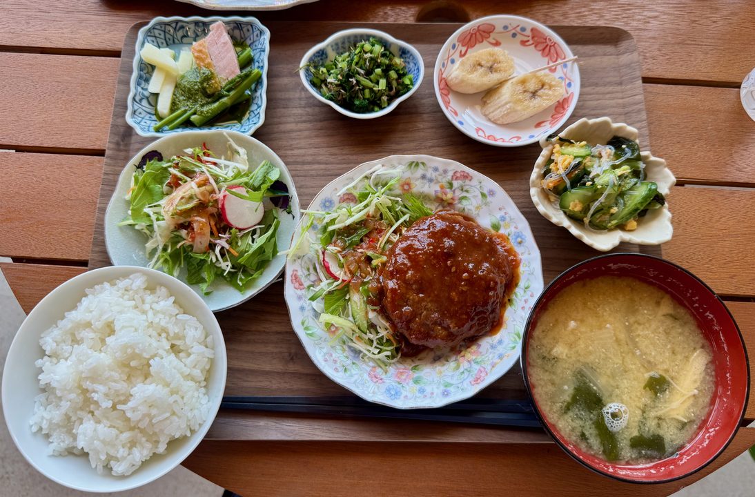 「ゆめたねカフェ」ハンバーグランチ(バナナ入り)