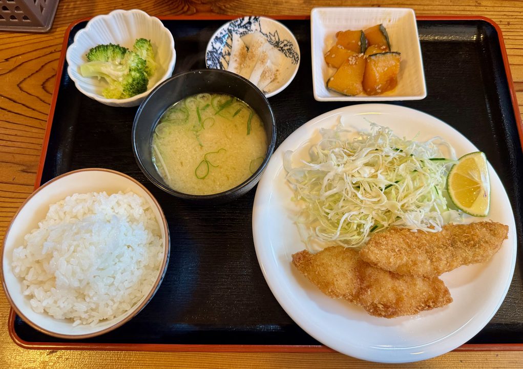 「おいしい一品 和」日替わり定食（白身魚フライ）