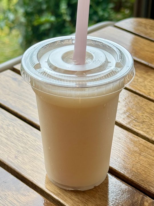 「農園カフェ のんびり」梨スムージー