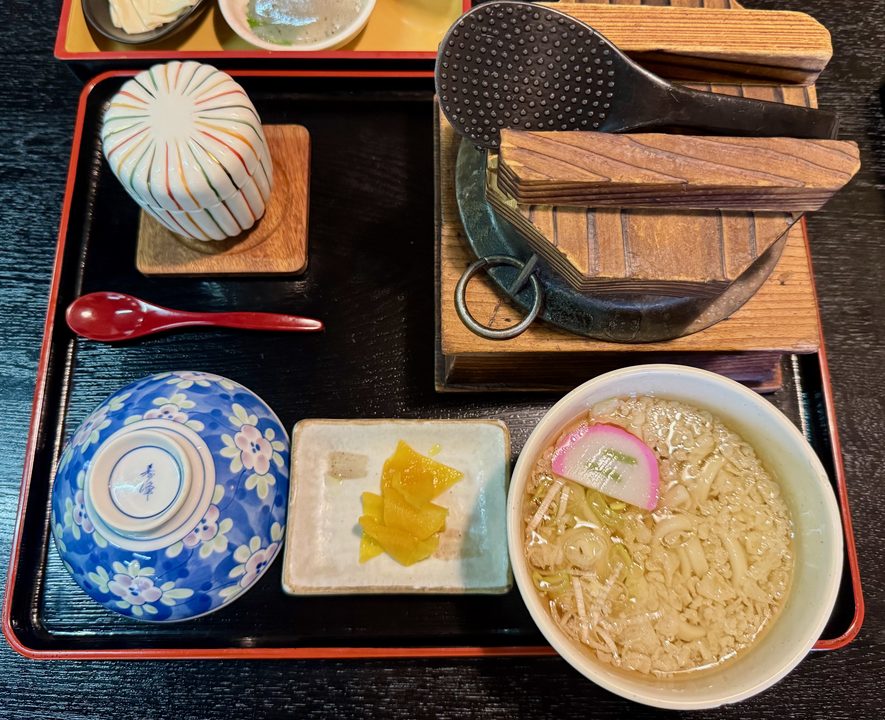 「食事処 春日 本店」おおいた冠地どり釜めしうどん膳