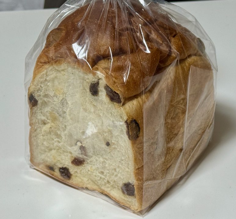 「パンの白石」ぶどう食パン